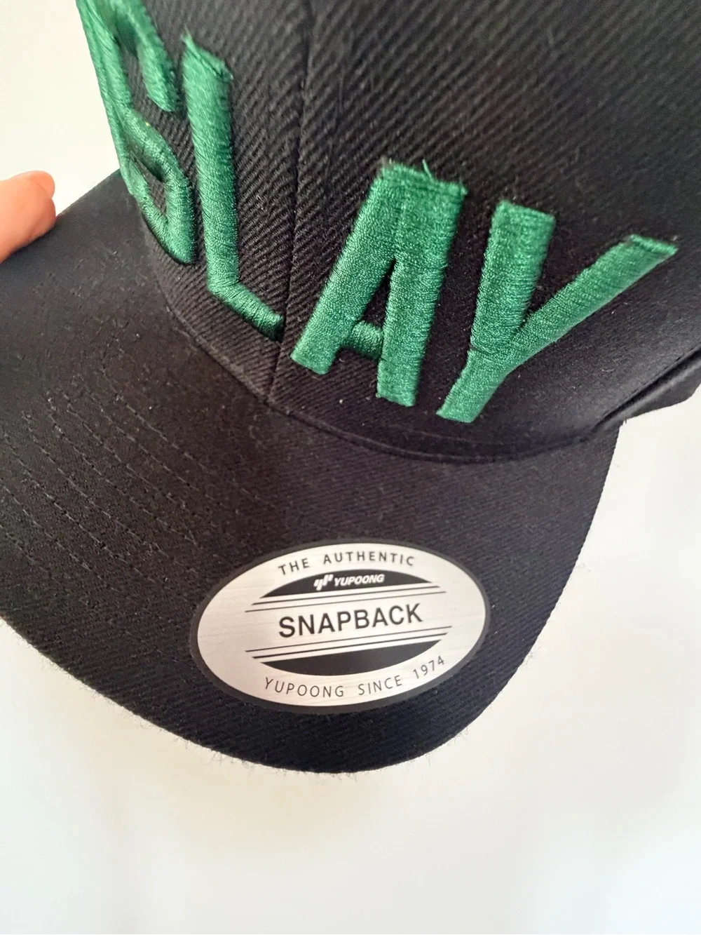 Men’s ISLAY Embroidered Snapback Hat - Black with Green Logo